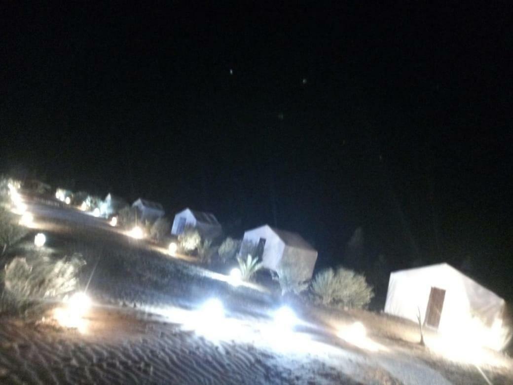 Bivouac Erg Znaigui Hotel Мерцуга Екстериор снимка