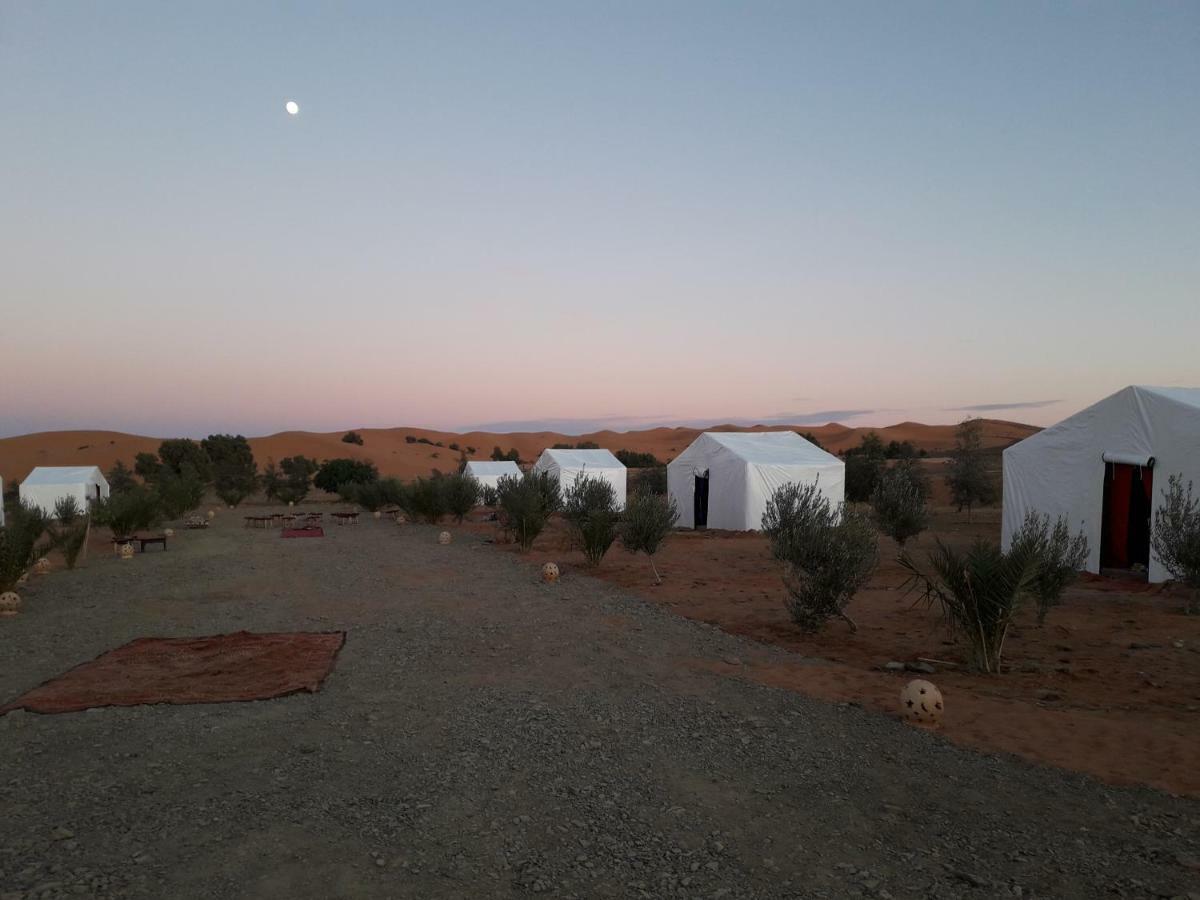 Bivouac Erg Znaigui Hotel Мерцуга Екстериор снимка