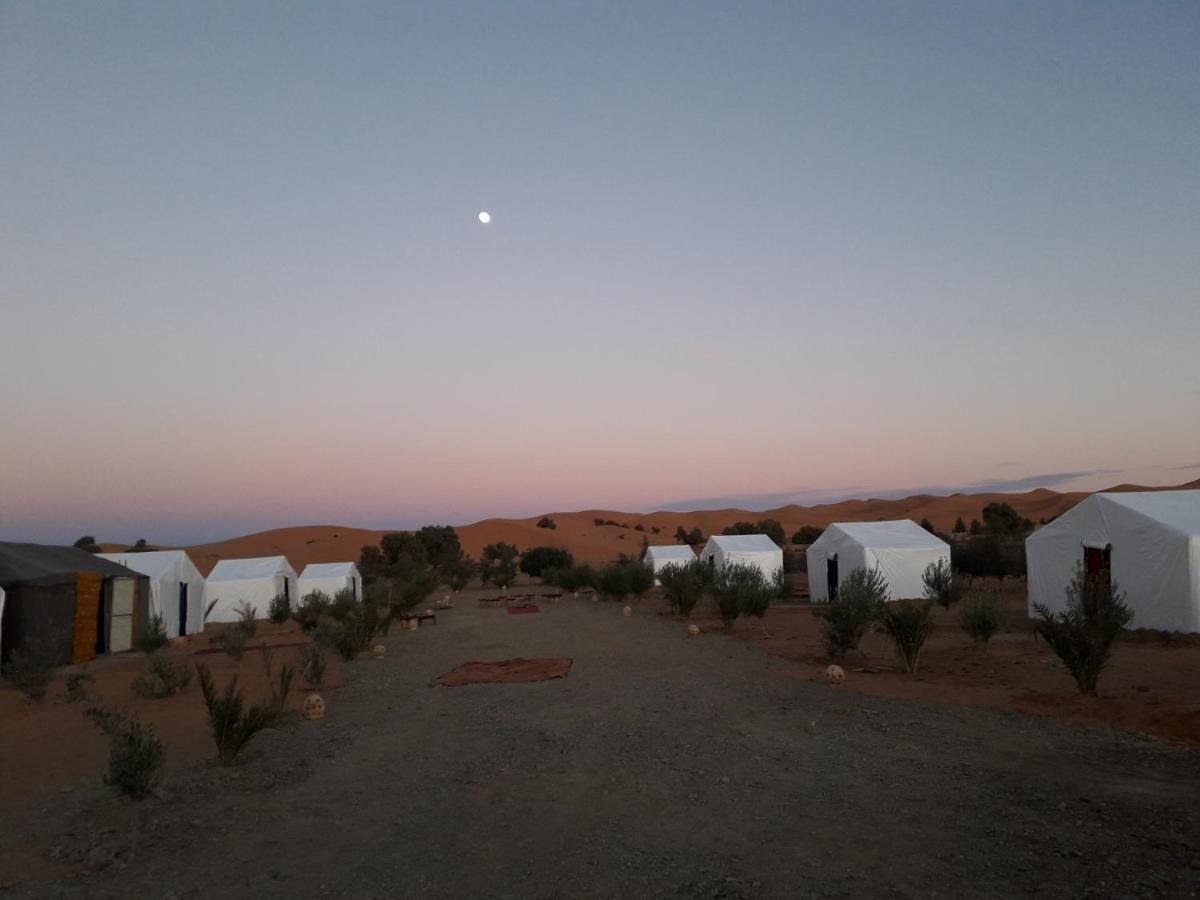 Bivouac Erg Znaigui Hotel Мерцуга Екстериор снимка
